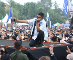 Kampanye Akbar Andra Soni Tumpah Ruah Dihadiri Puluhan Ribu Massa