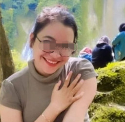 Diduga Gegara Cerai dengan Suami, Wanita Cantik Nekad Gantung sambil Pakai Mukenah