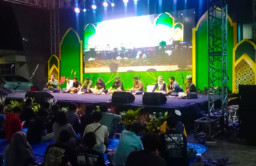 Diskusi Menarik Majelis Ilmu Bangbang Wetan di Stikosa AWS,  Menyoroti Kasus Guru dan Pendidikan