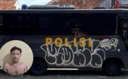 Kesal dengan Polisi, Pemuda Ini Coreti Bus Dinas Ditpolairud Polda Jabar