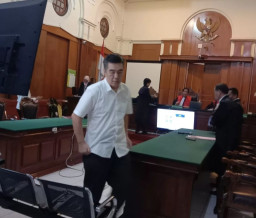 Aniaya Pengelolah Perumahan Darmohill Surabaya, Toni Sutikno Dituntut 5 Bulan Penjara