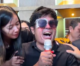 Novi Walkout, Agus Menangis Histeris