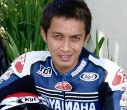 Melanggar Marka Jalan, Motor Pebalap Nasional Hokky Krisdianto Adu Banteng dengan Verza