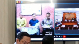 Setelah 3 Jam Dibiarkan Sendiri Dalam Ruangan, Tom Lembong Tiba-Tiba Ditetapkan Tersangka