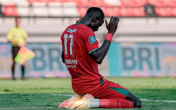 Gol Tunggal Flavio Silva, Bawa Persebaya ke Puncak Klasemen Liga 1