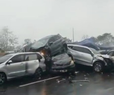 Puluhan Mobil Terlibat Kecelakaan Beruntun di Tol Cipularang KM 92