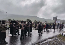 Pilkada di Puncak Jaya Berujung Bentrok Antar Pendukung Paslon