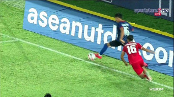 Gol Ketiga Laos Tak Sah, Bola Jelas Sudah Keluar Lapangan Dulu