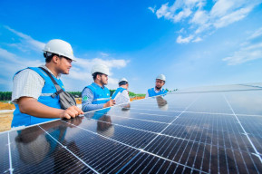 PLN Gandeng Startup Kembangkan Energi Hijau dan Ekosistem EV di Indonesia