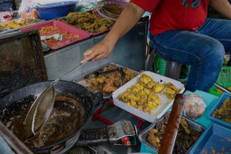 Pedagang di Lamongan Mengaku Ekonomi Lebih Sulit Dibanding saat Pandemi
