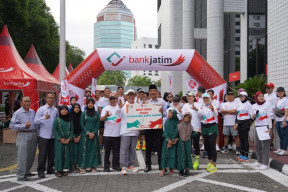 Peduli Sesama, Ratusan Karyawan Bank Jatim Lari dan Berdonasi