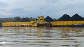 Nelayan Keluhkan Aktivitas Tongkang PT. Sumber Daya Energi yang Menghambat Pencarian Ikan