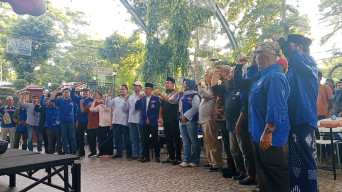 HNSI Kota Cilegon Serahkan Bantuan Sembako untuk Nelayan Terdampak Cuaca Ekstrem