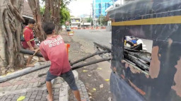 Tumpukan Kabel Curian Penyebab Banjir di Kedungdoro, Pemkot Surabaya Serahkan Barang Bukti ke Polisi