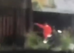 Tak Diberi Gratisan, Preman Bacok  Pedagang Es Doger di Bandung