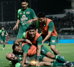 Rashid Cetak Brace, Persebaya Kalahkan Tuan Rumah Madura United 2-1