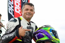 Tabrak Tembok Sirkuit, Pembalap Superbike Tewas