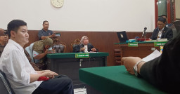 Huang Renyi Dituntut 1 Tahun Penjara, Edy Wijaya Kecewa Tidak Memenuhi Rasa Keadilan