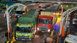 Cuaca Buruk, Warga Jawa Timur Tertahan 8 Jam di Pelabuhan Merak