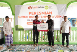 Bank Jatim Bangun Sumur Bor dan Tempat Wudhu Untuk Masyarakat Tuban