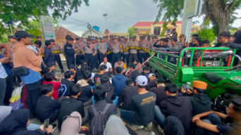 Demo Mapolres Sumenep, Mahasiswa Minta Polisi Bongkar Jejaring Narkoba Oknum DPRD