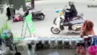 Nyalip lalu Bersenggolan, Siswa SMA Meninggal Ditabrak Pikap