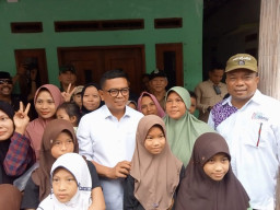 Gubernur Terpilih Andra Soni Disambut Antusias Warga 