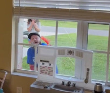 Tak Terima Dicerai, Suami Marah dan Pecah Kaca Jendela