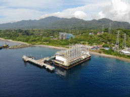 Kunjungan ke Maluku, Menteri ESDM Pastikan Listrik PLN di Indonesia Timur Andal Hadapi Nataru