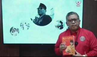 Ditetapkan sebagai Tersangka, Hasto Siap Masuk Penjara dengan Tegakkan Kepala dan Tersenyum