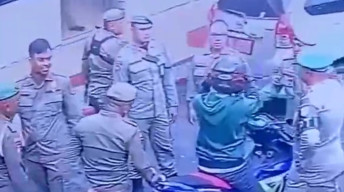 Viral Oknum Satpol PP Aniaya Pengendara Motor, Korban Dipukul hingga Ditendang