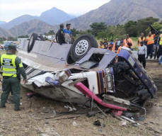 Angkutan Umum Terbalik, 5 Orang Tewas