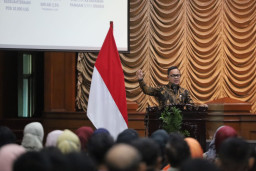 Wamendagri Beri Pengarahan Sinkronisasi Pembangunan Pusat dan Daerah Kepada Jajaran Pemkot Surabaya