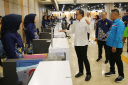 Wamendagri Apresiasi Layanan Kependudukan Berbasis Digital di Kota Surabaya