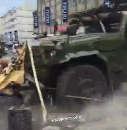 Demonstran Wanita Ditabrak Truk Tentara