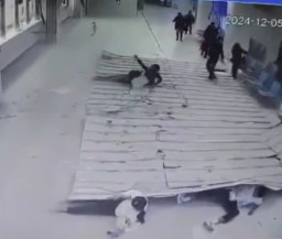 Plafon Rumah Sakit Runtuh, 4 Orang Luka-Luka