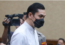 Rugikan Negara Rp 300 Triliun,  Harvey Moeis Dituntut 12 Tahun Penjara Saja