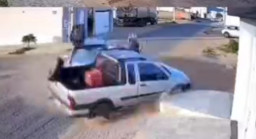 Dua Mobil dan 1 Motor Tabrakan Di Perempatan Jalan