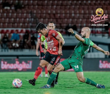 Dikalahkan Bali United, Posisi Persebaya di Puncak Klasemen Terancam Digusur Persib Bandung