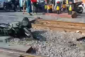 KA Tabrak 2 Kendaraan di Perlintasan Tambak Mayor, Surabaya, Salah Satu Korban Anggota TNI