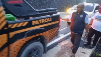 Satpol PP dan Pemadam Kebakaran Kotabaru Atasi Kemacetan Jalur Alternatif Arus Balik