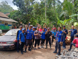 Usai Bersihkan Sungai Gus Ipul, Para Relawan Diajak Hiking ke Curug Batu Putih Sumber Mata Air