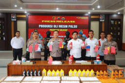 Polisi Cilacap Bongkar Pabrik Oli Palsu, Omzet Ratusan Juta Per Bulan!