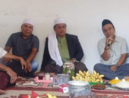 Anggota DPRD Kotabaru dari Fraksi PKB Serahkan Bantuan Mesin Diesel untuk Nelayan 