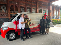 Optimalkan Capian PAD Ponorogo, Bank Jatim Berikan Mobil Layanan Pajak Daerah