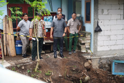 Pj. Wali Kota Batu Bersama Kepala BPBD Kunjungi Tanah Longsor di Dua Lokasi Desa Gunungsari