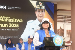 Pj Wali Kota Kediri Lepas 1.365 Mahasiswa Peserta KKN Tematik UN PGRI Kediri