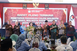 Pj Wali Kota Kediri Hadiri Rapat Pleno Terbuka Penetapan Pasangan Calon Wali Kota dan Wawali Kota