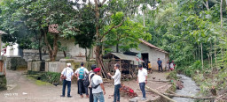 Human Initiative Lakukan Pengecekan Lokasi Pembangunan MCK di Desa Telaga
