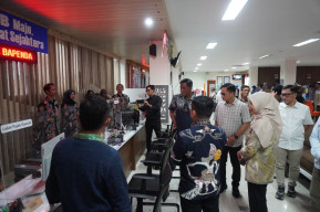 Wali Kota Parepare Terpilih Antusias Melihat Sistem Pelayanan di MPP Among Warga